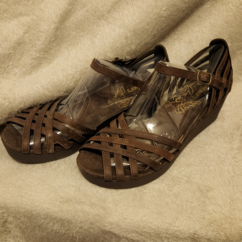 NWT Sketchers Sandals